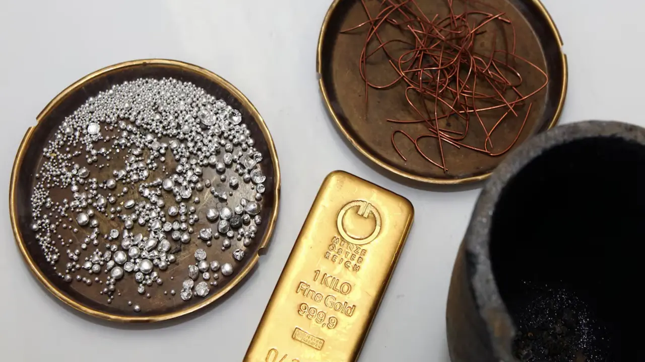 خسائر فادحة تلاحق المستثمرين بعد شراء سبائك النحاس كبديل لملاذات الذهب والفضة